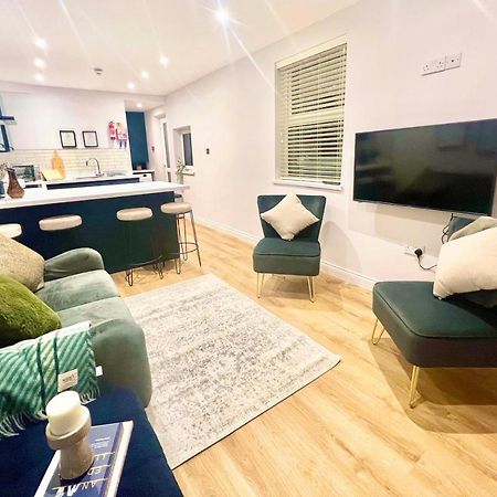 Gorgeous Newly Renovated 2 Double Bed Flat Apartment Суонзи Екстериор снимка