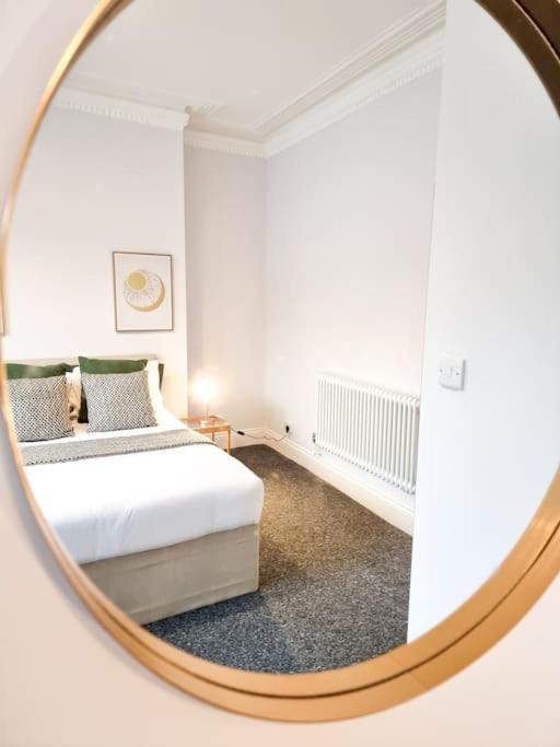 Gorgeous Newly Renovated 2 Double Bed Flat Apartment Суонзи Екстериор снимка