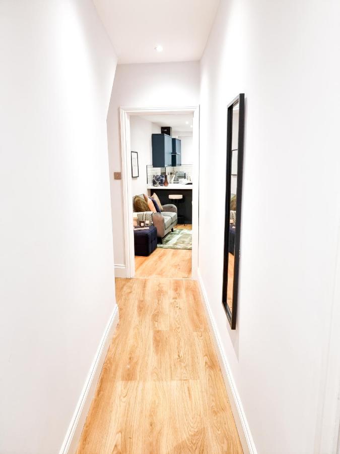 Gorgeous Newly Renovated 2 Double Bed Flat Apartment Суонзи Екстериор снимка