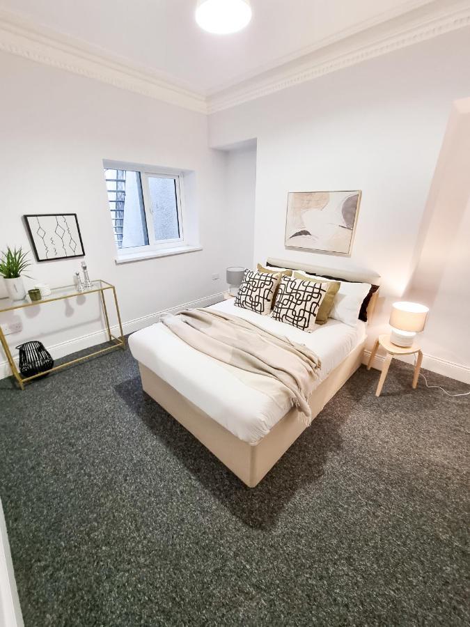 Gorgeous Newly Renovated 2 Double Bed Flat Apartment Суонзи Екстериор снимка