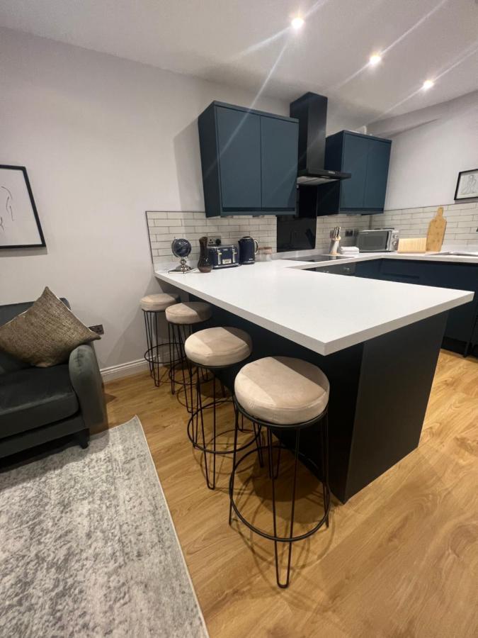Gorgeous Newly Renovated 2 Double Bed Flat Apartment Суонзи Екстериор снимка